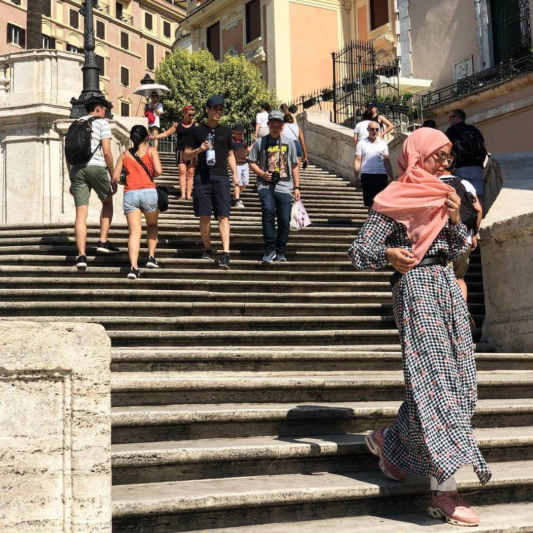 LAUNCHのインスタグラム：「Rome ローマでの買い付けもひと段落し 店長と観光。 ローマの休日で有名なあの場所です。」