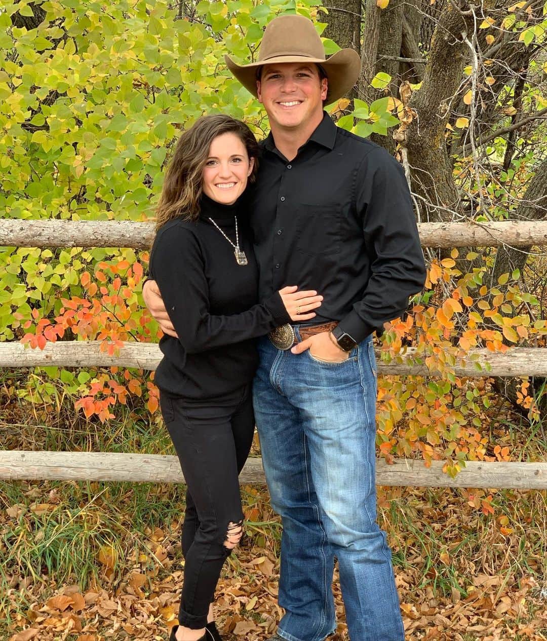 ペイジ・ローレンスのインスタグラム：「What did the fish say when it hit a wall? “Dam.”  Just a quick little dad joke, and photo of me and my cute hubby to make you smile on this Saturday night 😉 You’re welcome.」