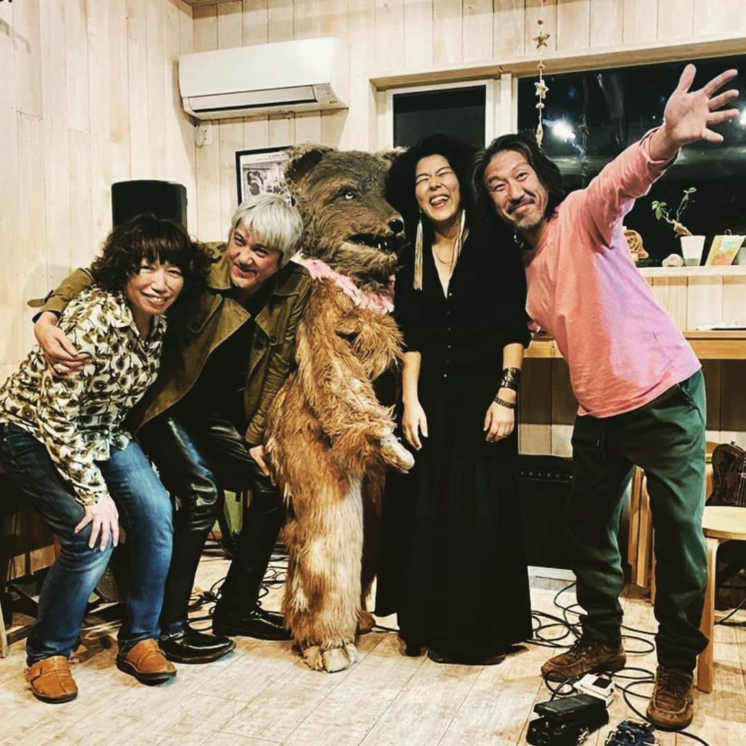 イマイアキノブのインスタグラム：「꡴渋川ありがとう  #imaiakinobu  #イマイアキノブ #青木マリ #jonthedog #casamidori #いまゐよういち」