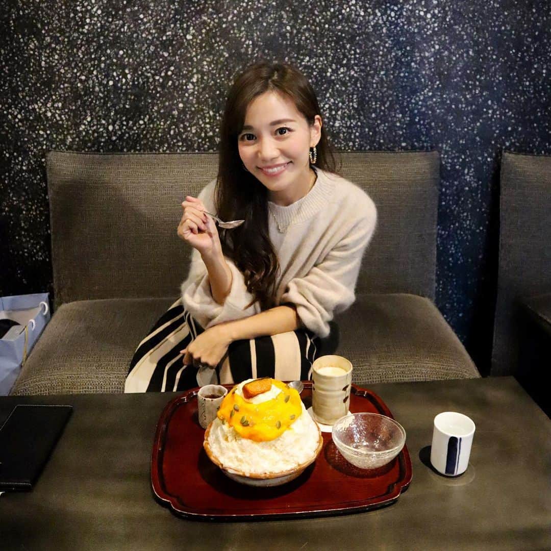 福山唯のインスタグラム：「先日、ずっと行きたかったくろぎへ🧡 . . 「南瓜ん」美味しくて感動♡  紫芋も美味しそうだったな🍠 . . 南瓜と紫いもの時期にもう一回行きたいなぁ🥺♡ 行きたい！と思った時にすぐに行けなくなってしまっていますが…行けた時、食べられた時の感動ったら🥺❣️w . . また落ち着いたら行きたいな♡ 今日はお仕事お休みなのでお家でゆっくり過ごします🏠✨ . . @kuriya_kurogi  #kurogi #shaveice #cafe #pumpkin #japanesecafe #かき氷 #南瓜　#かぼちゃ　#カフェ　#甘いもの大好き 🧡💚」