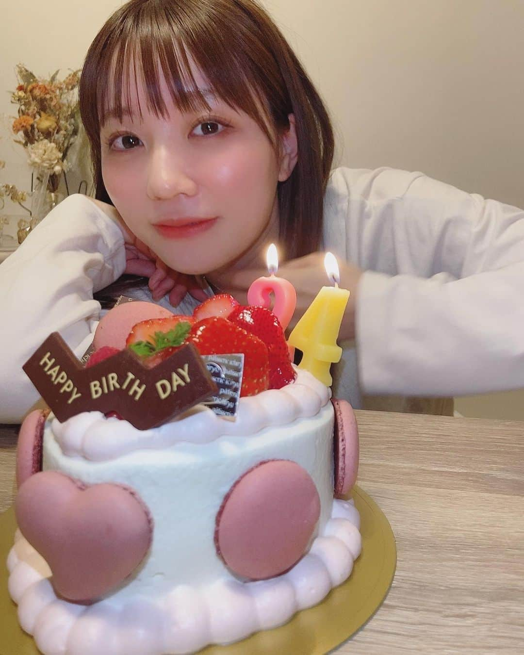 駒田京伽さんのインスタグラム写真 - (駒田京伽Instagram)「🎂🐥🎂  24歳になりました🎂  23歳は自分にとっては変化の年で ガラッと環境が変わりました  あれをしたいこれをしたいって 明確な目標がいくつかできて その中の1つであるファッション誌に 載る目標を叶える事ができました📚  できたというか 全ては皆様のおかげです🙇‍♂️  24歳は目標である事を 2つ3つと沢山叶えたい🎂  私はいつも 周りの方に支えられてばかりです  そういう方々に感謝する、恩返しをする  常に考えながら行動します！  私の幸せはみんなが幸せでいる事！  24歳も若々しく頑張るぞい！👊  #誕生日#福岡」11月22日 11時51分 - hiroka_komada