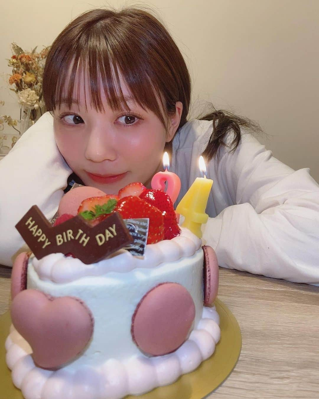 駒田京伽のインスタグラム：「🎂🐥🎂  24歳になりました🎂  23歳は自分にとっては変化の年で ガラッと環境が変わりました  あれをしたいこれをしたいって 明確な目標がいくつかできて その中の1つであるファッション誌に 載る目標を叶える事ができました📚  できたというか 全ては皆様のおかげです🙇‍♂️  24歳は目標である事を 2つ3つと沢山叶えたい🎂  私はいつも 周りの方に支えられてばかりです  そういう方々に感謝する、恩返しをする  常に考えながら行動します！  私の幸せはみんなが幸せでいる事！  24歳も若々しく頑張るぞい！👊  #誕生日#福岡」