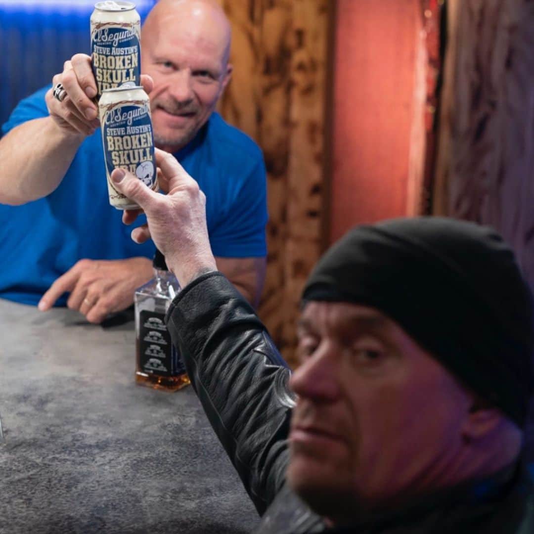 ストーン・コールド・スティーブ・オースチンのインスタグラム：「Join me tomorrow on the Broken Skull Sessions. My guest is the legendary @undertaker for One More Round. Tomorrow on @wwenetwork after @wwe #survivorseries  @esbcbrews  Broken Skull IPA. Best IPA in America. And that’s the bottom line  #beer #craftbeer #coldbeer #ipa #brokenskullipa #usa #america」