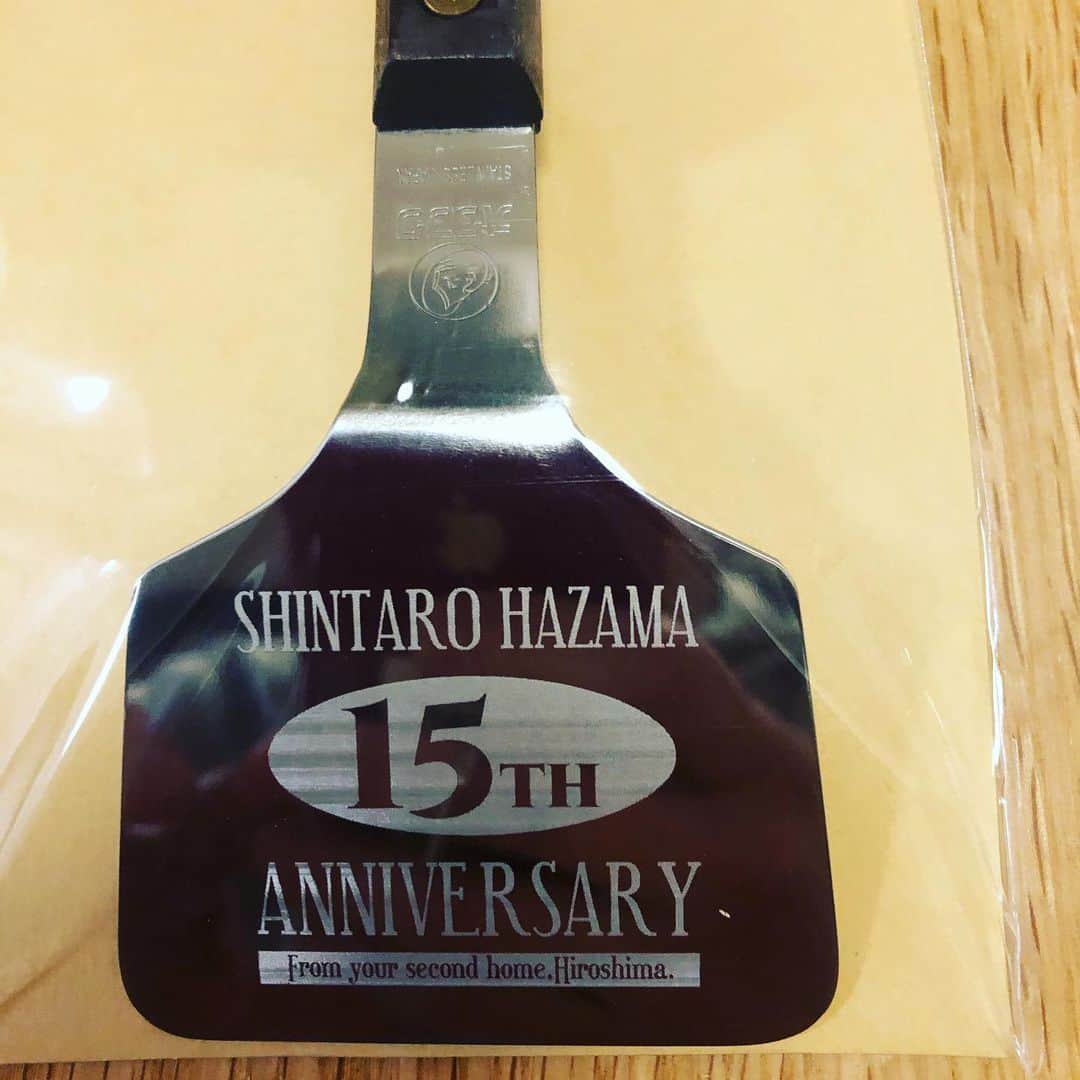 間慎太郎さんのインスタグラム写真 - (間慎太郎Instagram)「数年前、広島で番組をやらせてもらってる時の番組ディレクター加藤さん。 そっから今もずっとお世話になってます。 今日こんな素敵なプレゼントが届きました♪ 嬉しいねぇ」11月22日 11時50分 - hazamashintaro_official