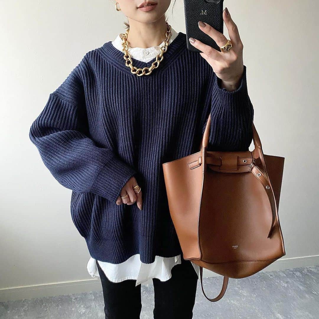 DHOLIC SNAPのインスタグラム：「@_____ma.k.oさんの#dholicsnap⁠ 　⁠ TOPS：@dholic_official⁠ 　⁠ 【LADIES】⁠ #Vネックルーズニット⁠ 全5色￥3,421(税込)⁠ 　⁠ みなさんもぜひ#dholicsnap をつけて⁠ コーディネートを投稿してください📸💕⁠ 　⁠ ※上記以外のご着用アイテムにつきましては品切れ商品、または、私物となります。⁠ 　⁠ #DHOLIC#dholicism#fashion#ootd⁠ #プチプラコーデ#今日のコーデ#今日の服⁠ #ニット#ルーズニット#ニットコーデ⁠ #大人コーデ#おでかけコーデ#シンプルカジュアル」