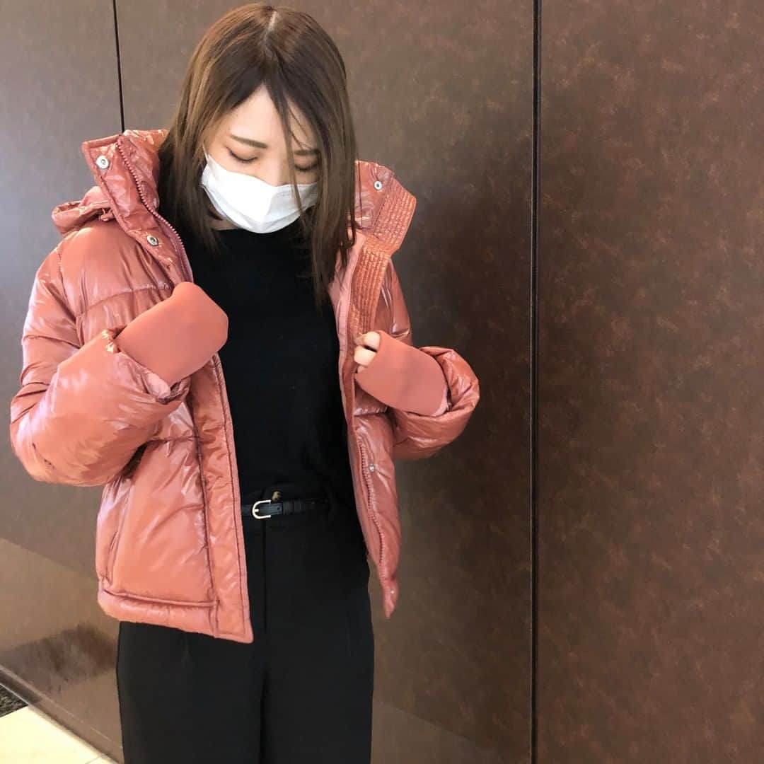 キャナルシティ博多のインスタグラム：「＼ #キャナルこの冬買いたいアウター9選 ／ この冬はいつもよりアクティブに屋外で過ごすシーンが多くなりそう。 軽い、美シルエット、ちゃんと、あたたかい。ちゃんと、機能的。ちゃんと、こだわってる。 そんな魅力的なアウターを厳選しました！  ＊ Gap/GapKids (ギャップ・ギャップキッズ/サウスビル1F) アップサイクル　クロップドパファージャケット ¥8,990  リサイクルポリフィルを使用し、耐水加工も施した商品。洗濯機洗いが可能で、アスレジャースタイルにぴったり。フードが着脱可能なのでインナーに合わせてスタイリングを楽しんで。  次回のイマ旬特集もお楽しみに！ これまでの紹介記事は #キャナルこの冬買いたいアウター9選 でチェック♪ ＊CANAL INFORMATION＊  11/20(金）~11/23(月・祝)の期間はキャナルシティ博多館内ご利用でf-JOYポイント5倍！お買い物がお得なこの期間に冬のアウターをGETして♪  #キャナルシティ博多 #キャナルシティ #キャナル #canalcityhakata #canalcity #canal #福岡 #買い物 #博多 #天神 #アウター #冬アウター #冬服 #キルティングアウター #アップサイクル #リサイクルポリフィル #ギャップ #心地よさからはじめよう #ComfortableTogether #ファッション #レディスファッション #fashion #おしゃれ #オシャレ #冬コーデ #コーディネート #今日のコーデ #イマ旬」