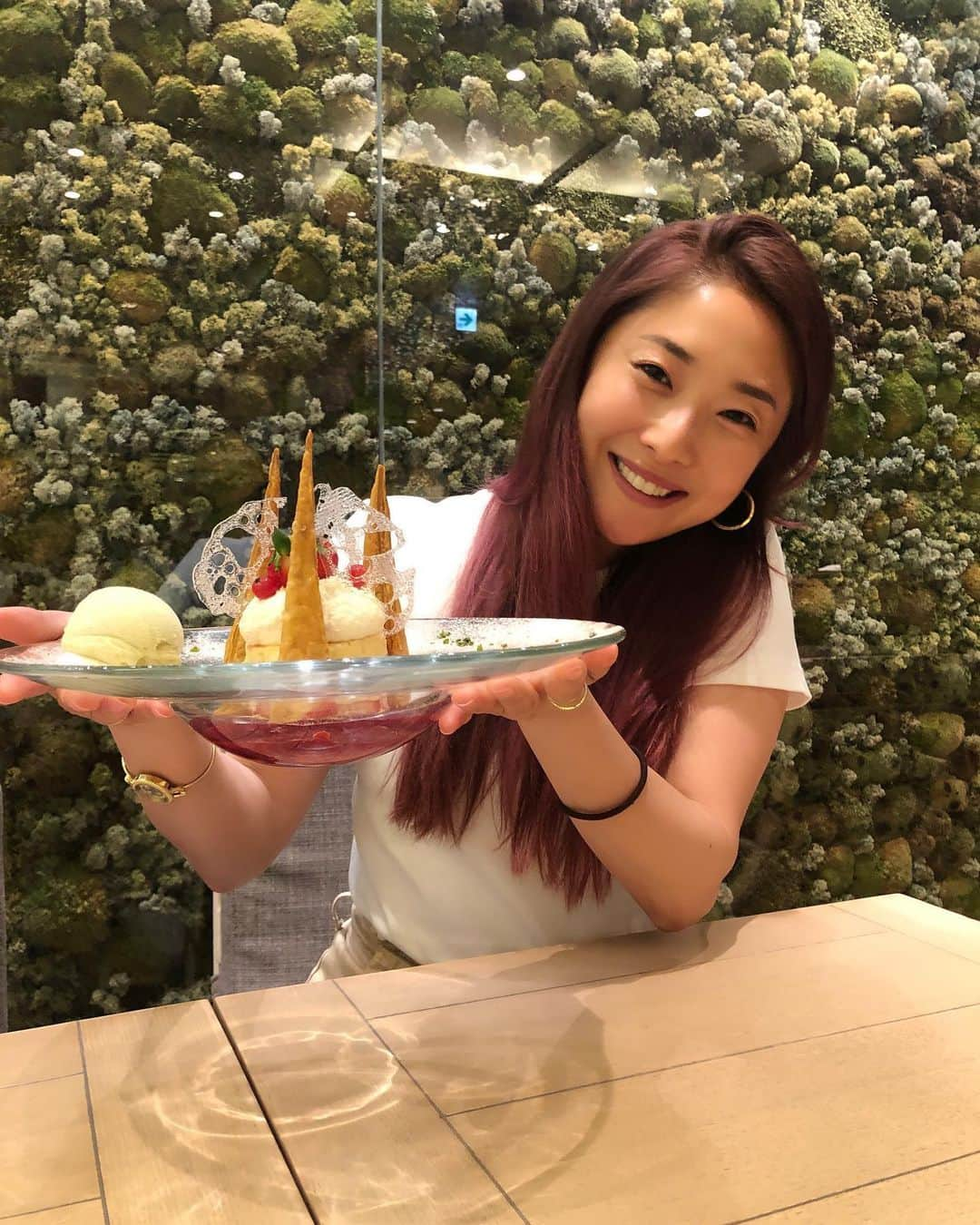 ライ・チャンのインスタグラム：「🍰🎂🧁.....😙 . 我最愛的一家店之一！ 這家店主打「健康與美」都是提供季節性的蔬菜(還有三明治和豆腐漢堡肉 等等)。很適合想減肥但又想吃的人～我就是其中一位！ ↓↓↓ HATAKE CAFE 新宿伊勢丹店（本館）B2F ・東京都新宿区新宿3-14-1 ・營業時間：10:30～20:00(最後點餐19:30)/午餐時間：11:00～15:00(最後點餐14:30) ・價位：2000千日圓內(5百多台幣) ・丸ノ内線 新宿三丁目 車站(徒歩1分)/JR 新宿 車站(徒歩5分) . #ライチャン#Tarzan#たーとれ女子部#ライチャンスタイル」