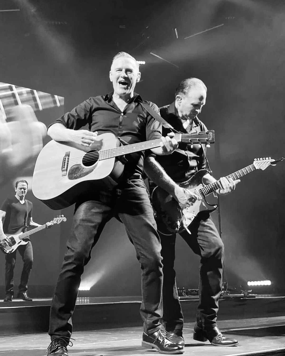 ブライアン・アダムスのインスタグラム：「Rockin’ with @keithscott99 somewhere..」