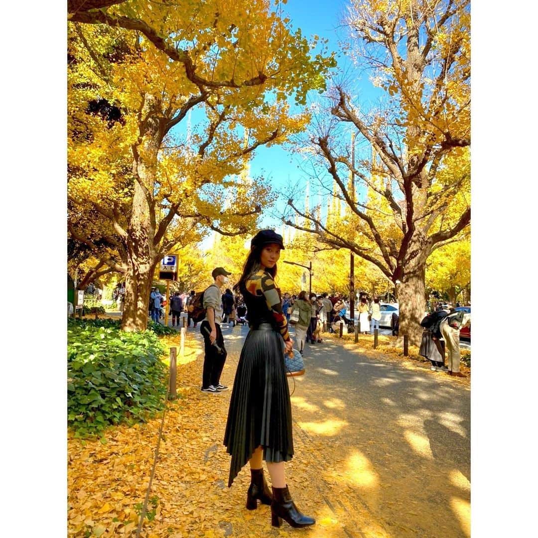 工藤綾乃のインスタグラム：「Tops:gvgv Skirts:gvgv Shoes:gu #gvgv#gu#louisvuitton #ootd」