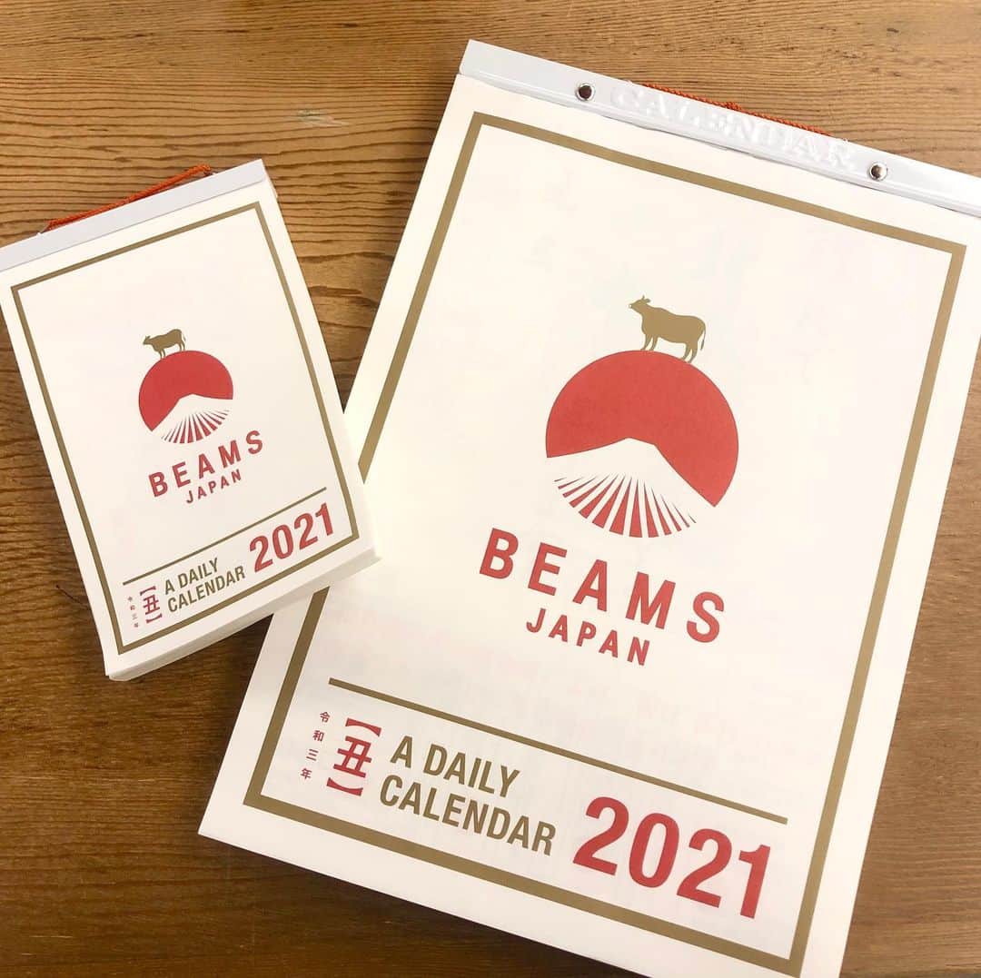 BEAMS JAPANさんのインスタグラム写真 - (BEAMS JAPANInstagram)「＜新日本カレンダー × BEAMS JAPAN / 別注 2021年 日めくりカレンダー＞ 今年も入荷してまいりました！  破るのがもったいない！ 富士の日の出のうえに立つ 「丑(うし)」が特徴的な 別注の日めくりカレンダー。  毎日ありがたいことわざがいただけて、 今日が何の日？かも確認でき、 めくるのが楽しみになる充実した内容です。  新しい気持ちで迎える朝に、 1枚めくるルーティーンを加えてみてはいかがでしょうか。  ▼Item No.  6号  5674-0098 ¥1,700+tax 8号  5674-0097 ¥2,500+tax  BEAMS JAPAN 1F ☎︎ 03-5368-7314 #beams  #beamsjapan  #beamsjapan1st  #madeinjapan #calendar#2021 #令和3年#新年#丑年 #日本製#別注#限定 #カレンダー#日めくりカレンダー」11月22日 12時30分 - beams_japan