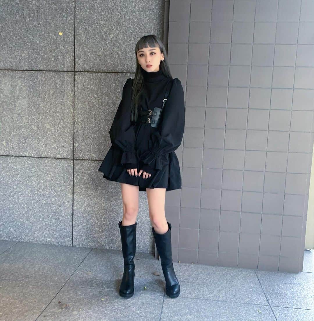 aoiのインスタグラム：「ちゃっかりゲトったブーツ…♡」