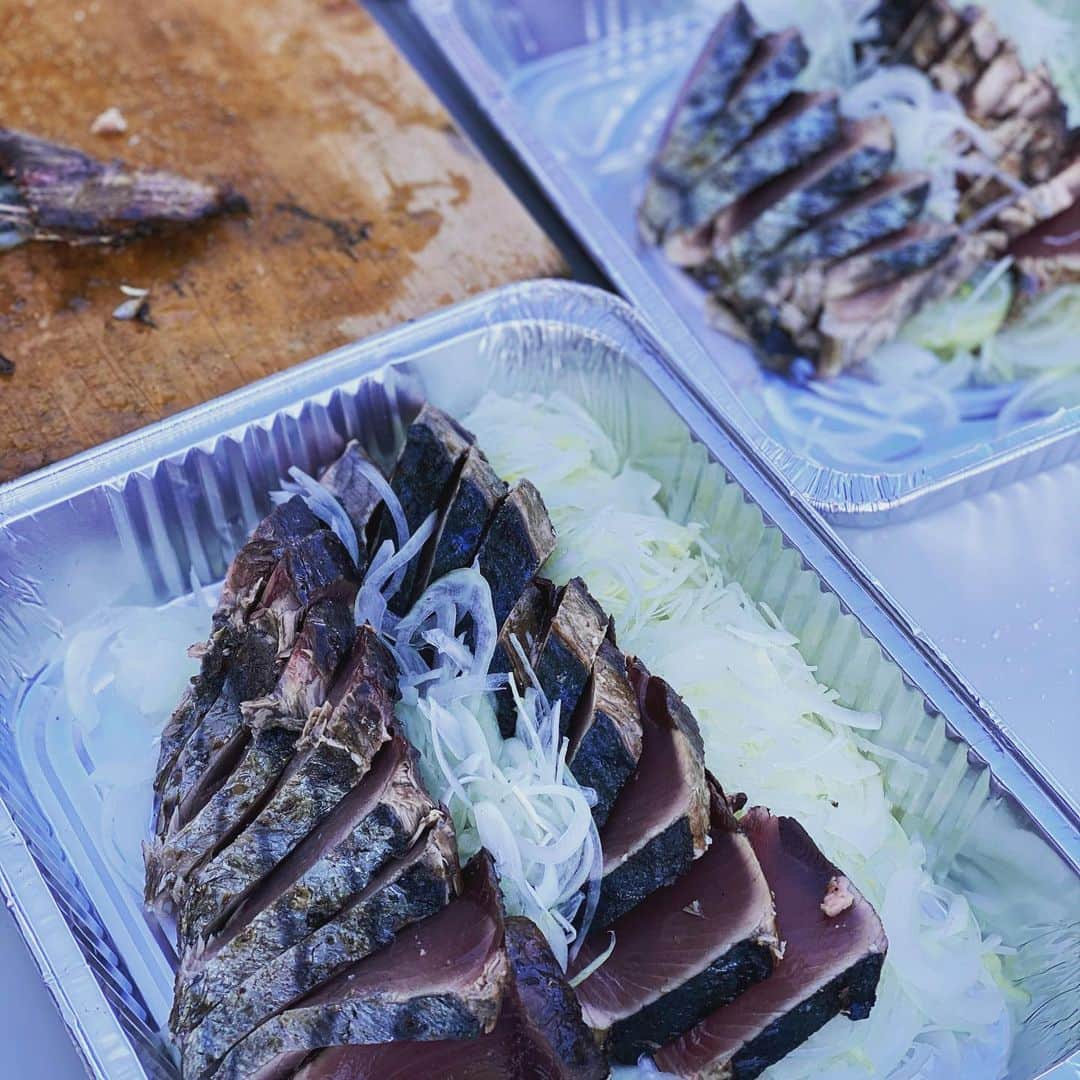 鴨志田由貴のインスタグラム：「カツオ三昧。フードファイトしてる感じ。」