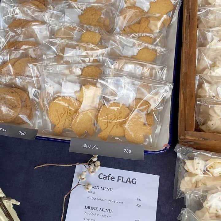 cafezakkagallery-flagのインスタグラム：「ブランチマーケット開催中です。 京都松井山手にあり 広くてゆったりな施設です。 ぜひお楽しみ下さいませ♬  #cafeFLAG #ブランチマーケット #ブランチ松井山手」