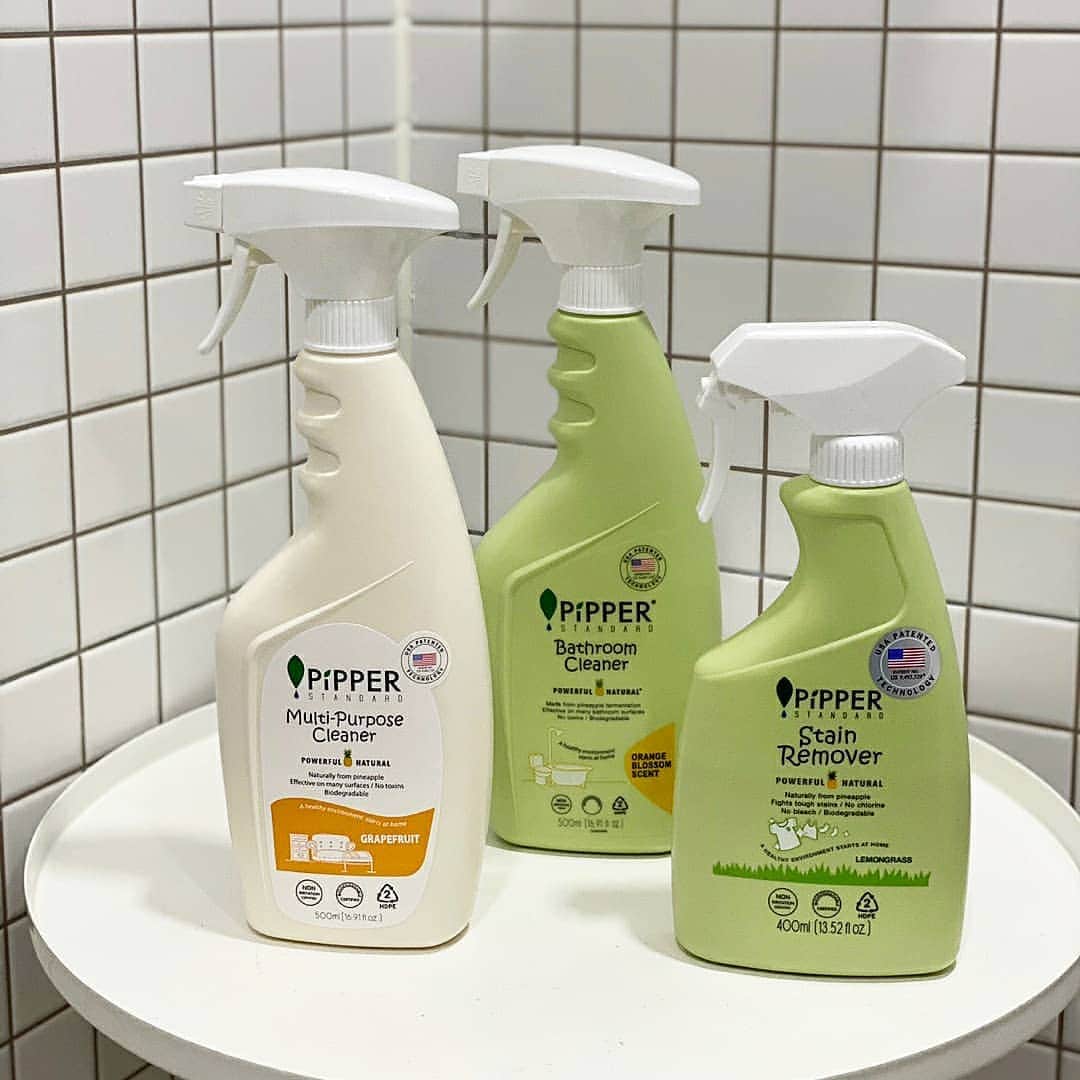 ユ・ハナさんのインスタグラム写真 - (ユ・ハナInstagram)「💚   하아 즐겁구나  아침부터 눈뜨라고 겨우눈떠서 누워있으면  아예 몸까지 다 일어나라고 안일어나면 배고프다고 밥달라고 날 결국 일어나게하는 끼끼와동글    찜닭하고 미역국끓여서 밥먹이고 나는 빵에 엊그제 만들어 놓은 딸기잼 퍼먹고 설거지하니 벌써 오전이 없어짐..?😭  하아 즐겁구나  이제 하숙생밥먹이고 인간답게 찍어바르고 커피마시러 나가자해야겠다 나가도 나가는게 아니겠지만.  둘째는 수월하다고 누가그랫던가 살아남기위해 더 강하게 태어난 타코야끼를 닮은 동글이  #피퍼스탠다드 #오늘자정마감이에요 👋 #내일배송출발🚛」11月22日 12時36分 - hahana111
