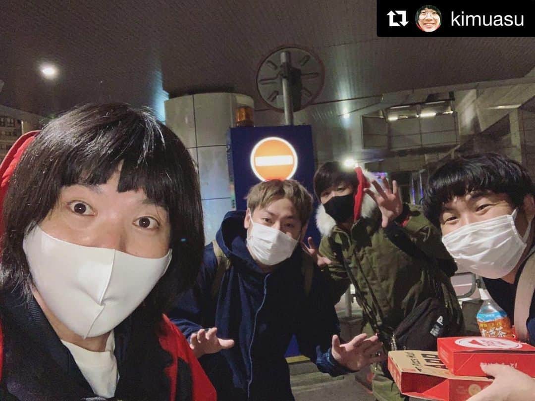 モリスのインスタグラム：「東京ワンマンありがとう #Repost @kimuasu with @get_repost ・・・ . 2020.11.21(土) . 四星球さんの『四星球”もっと”メディカルミラクルワンマンツアー < 四星球サスペンス～立川ステージガーデン殺人事件～ >』のお手伝いをさせてもらいました！ . とにかく最高すぎました！刺激もらいまくりました〜😭 . おもろいが一番かっちょいいです！ . #四星球 #立川ステージガーデン #アイアムアイ #立川 #ライブ #live」