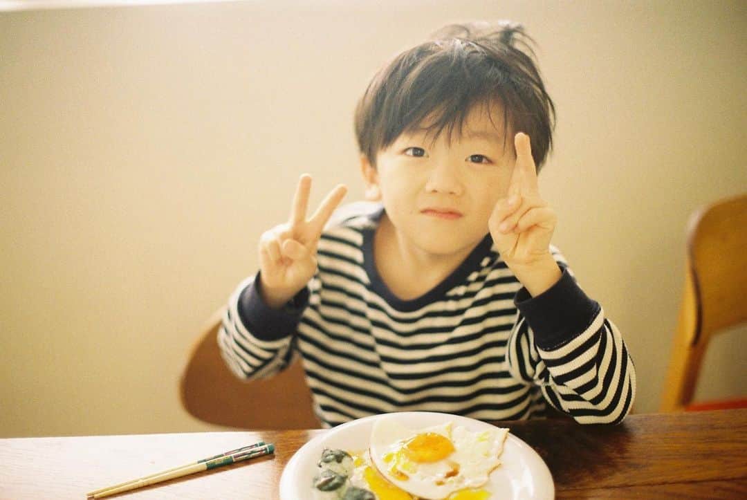 花盛友里のインスタグラム：「『ぼくはかーちゃんのことほこりにおもうよ』 って言ってくれる人。  涙ちょちょぎれるわ。  かーちゃんもあなたのこと誇りに思ってるよ。」