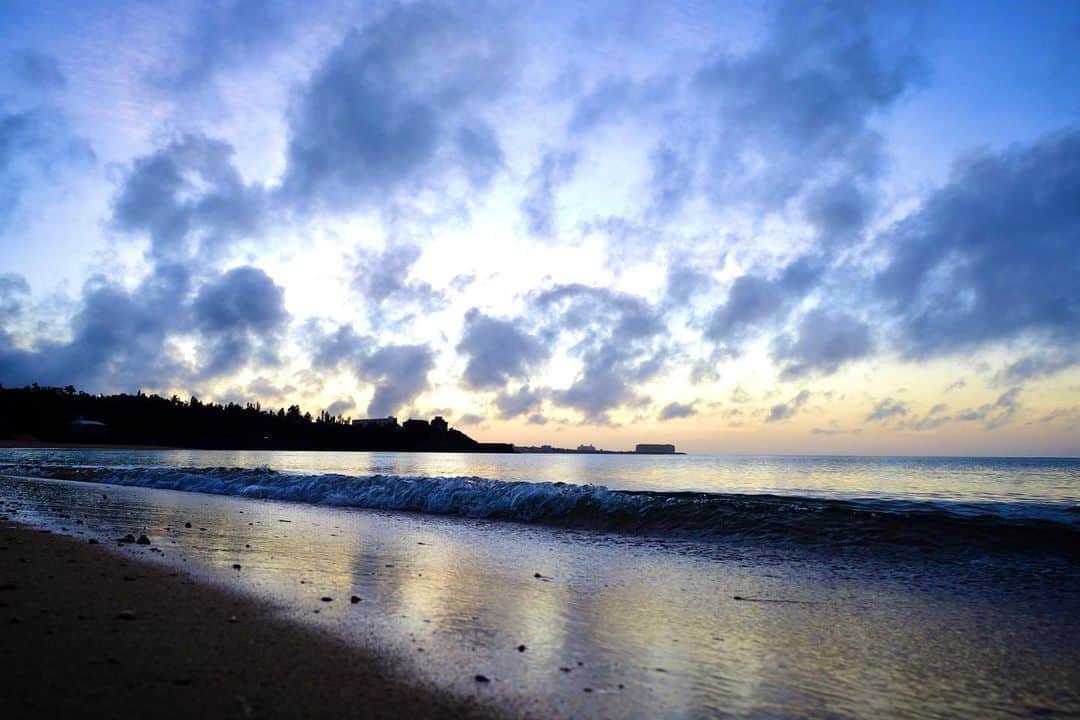 豊大槻さんのインスタグラム写真 - (豊大槻Instagram)「#okinawa  #beach  #eveingview  #沖縄  #ビーチ  #夕景」11月22日 12時51分 - yutakachi