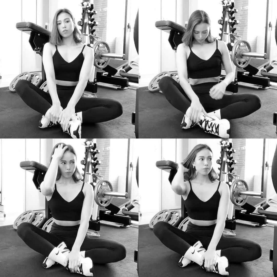 川戸沙羅のインスタグラム：「🤍🖤🤍🖤🤍🖤  #workout #workoutmotivation  #workoutgirl  #fitness #fitgirl  #bodymake #fitnesswear #nike #airmax」