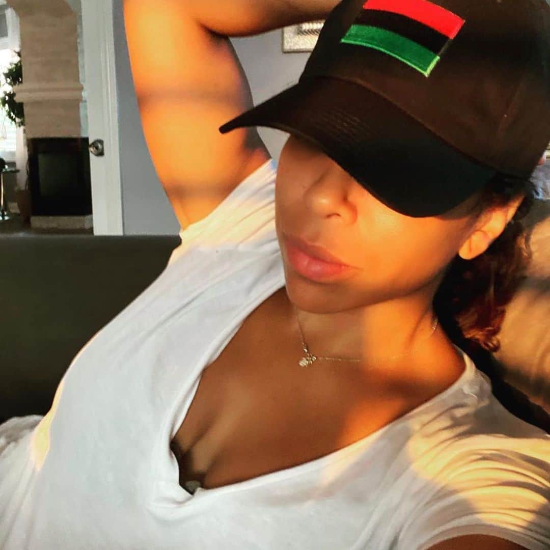 ロックモンド・ダンバーのインスタグラム：「Her name is Maya.... but.... I call her Mmmmm.....#🤦🏾‍♂️❤️😍」