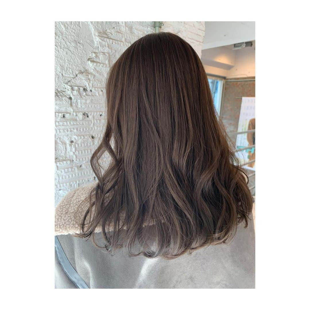 渡邊美華さんのインスタグラム写真 - (渡邊美華Instagram)「可愛くなりました👧🏻 . #shima  #shimaaoyama  #ヘアカラー  #渡邊美華」11月22日 13時00分 - mika_watanabe1215