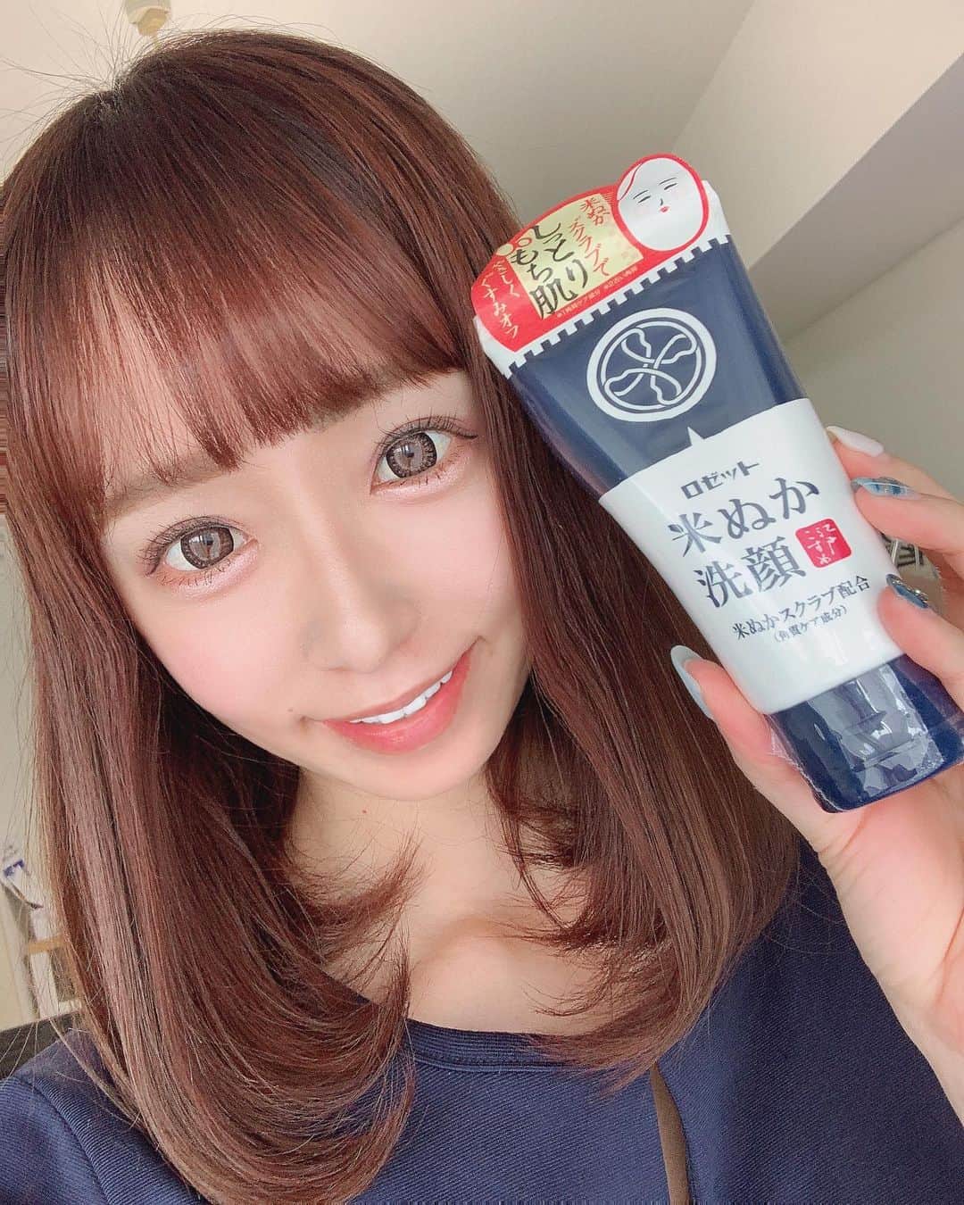 華月咲（さーちゃん）さんのインスタグラム写真 - (華月咲（さーちゃん）Instagram)「1122 ひるさーちゃん\( ･ᴗ･ ) ラーメンの次に好きなお米！の 米ぬか洗顔🌾絶対的に肌に優しい🌾 無香料、無着色料、無鉱物油。そして アルコールフリー！完璧です☺️👏👏 すぐ泡立つし、ほんとに米ぬかの香り するからお腹すくし（笑）安心する💓 日本人には、日本人に合った洗顔を。 よし！大和撫子目指してがんばるぞ〜！ ＊ 今日もいちにち笑顔で過ごそうね〜🥰 ・ ・ #華月咲 #さーちゃん #ロゼット #rosette #江戸こすめ #米ぬか洗顔 #洗顔 #角質ケア #くすみ #しっとり #江戸美人肌 #monipla #rosette_fan #フォロワー募集中 #インフルエンサー  #fashion #ootd #makeup #kawaii #instafashion #outfit #follow #followme #instagood」11月22日 13時18分 - sachan_0109