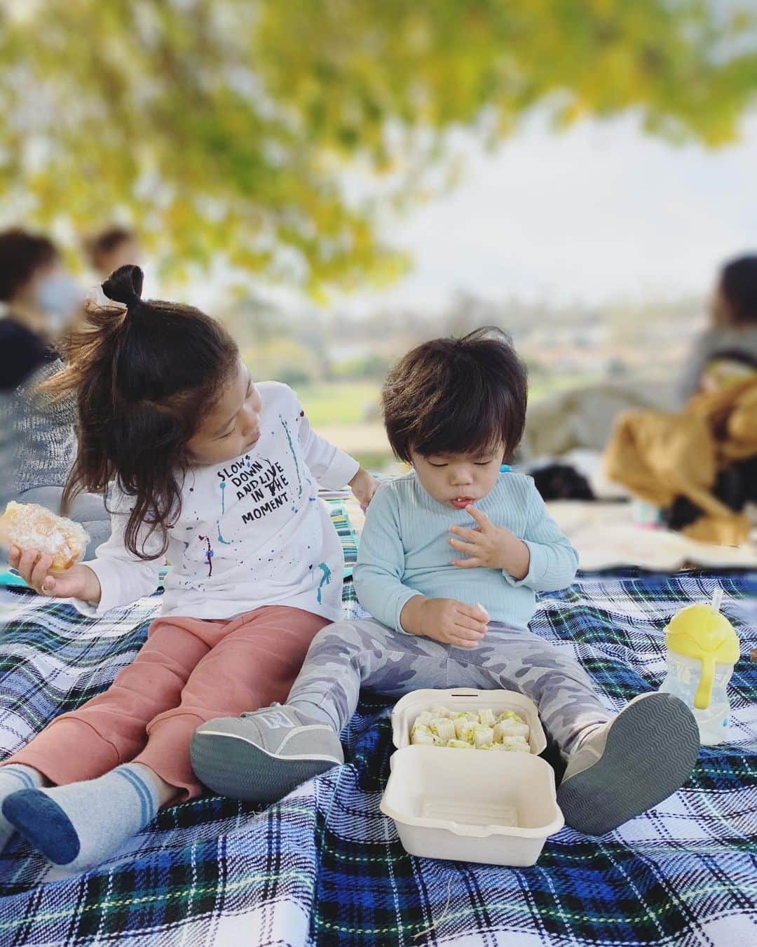 高木りなのインスタグラム：「簡単なお弁当持参して 疲れ果てるまで遊びました🐒🐣🌿✨ お弁当は食べやすい ブロッコリー入りたまごサンドイッチ😋 #大切な友達　#ありがとう  도시락 싸가지고 친구들과 함께🌿✨ 도시락은 간단하게 계란 브로콜리 샌드위치 !  #happytime #weekend #momlife #boymomlife #losangeles #california」