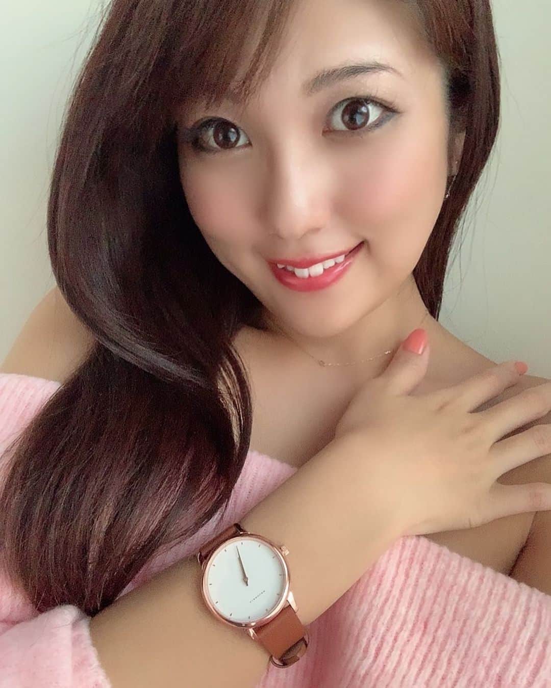 のインスタグラム：「#リアクレア の時計素敵🌴🥰💕✨  #時計 #腕時計 #liakulea #ハワイ  クーポンコード 【asamikq52】の使用で10％OFF！  ※本日より1年間有効です。」