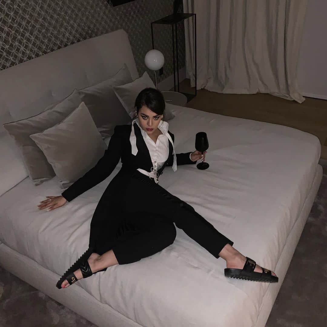 Danna Paolaのインスタグラム：「Mi kind of pijama’s un sábado en la noche.」