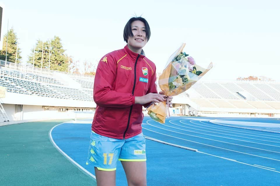 山根恵里奈さんのインスタグラム写真 - (山根恵里奈Instagram)「11/21 なでしこリーグ最終戦🌸⚽️  2020シーズン、大変な状況の中でも たくさんの応援をありがとうございました😊  そして、なでしこリーグで 私がプレーした10シーズン。 応援をありがとうございました！  残るは皇后杯。 あと1ヶ月と少し、最後まで ジェフレディースへの応援を よろしくお願いします🤗  #なでしこリーグ #jefladies #みなさんありがとうございました」11月22日 13時43分 - erina.yamane