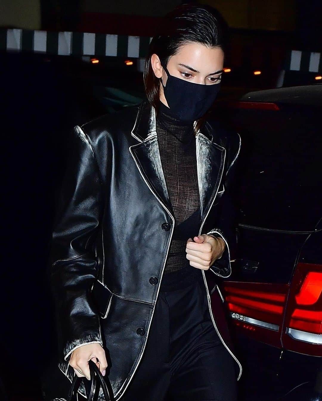 Just Jaredさんのインスタグラム写真 - (Just JaredInstagram)「@kendalljenner rocks a leather and sheer look while arriving to set of a new photo shoot.  #KendallJenner Photos: Backgrid」11月22日 13時47分 - justjared