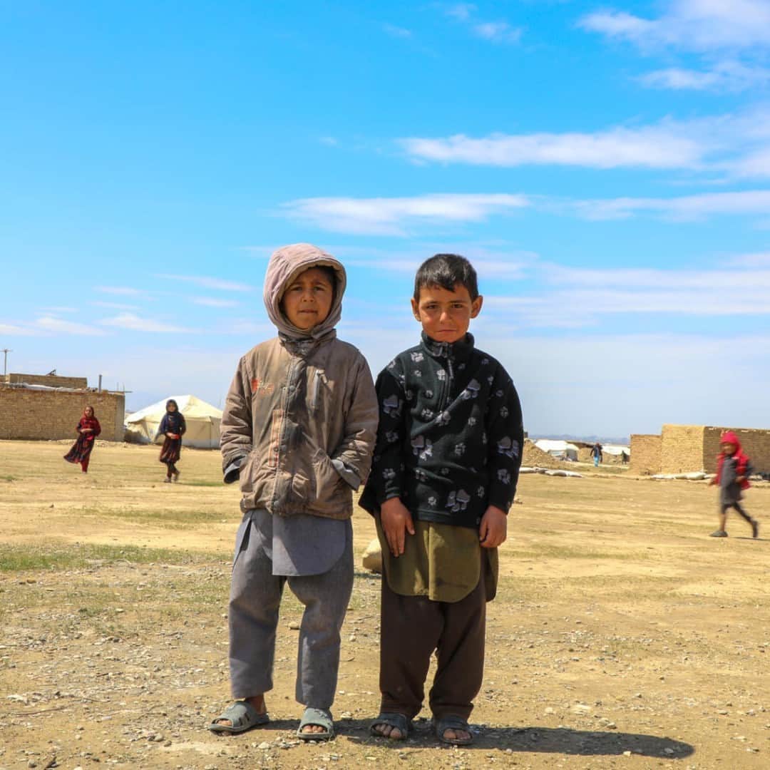 unicefさんのインスタグラム写真 - (unicefInstagram)「The pandemic has forced us to stay on top of various numbers. But what about the number of children who've had their education disrupted by COVID-19? At their peak, COVID-19 school closures affected almost 1.6 billion students - hitting vulnerable children hardest. ⠀ ⠀ To prevent a lost generation, governments must reimagine education for every child. This means reopening schools with all possible safety measures - and keeping them open. ⠀ ⠀ Governments must also focus on supporting children most likely to have lost out on education because of the pandemic, including girls, children affected by conflict, children with disabilities, and children living in rural communities or without access to the internet. © UNICEF/UNI321536/Fazel」11月22日 14時15分 - unicef