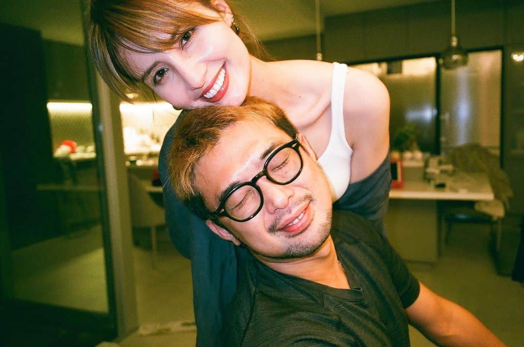 高松チェルシーリナのインスタグラム：「. いい夫婦の日👩‍❤️‍👨 結婚して1年、一緒にいるようになってからはもうすぐ4年！ 喧嘩することももちろんあるけど、基本的には仲良く、力を合わせて頑張ってます😌💪💪❤️ なんでも当たり前に思わず、思いやりと感謝の気持ちは忘れずに過ごしていきたいと思う🥰 . #いい夫婦の日#新婚夫婦#いつもありがとう#iloveyou」