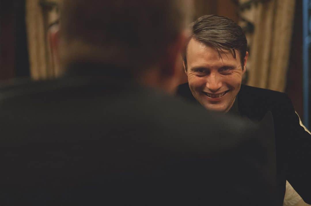 James Bond 007さんのインスタグラム写真 - (James Bond 007Instagram)「Wish Mads Mikkelsen aka Le Chiffre a Happy Birthday today. Here he is sharing a joke behind the scenes of CASINO ROYALE’s poker game.」11月22日 19時56分 - 007