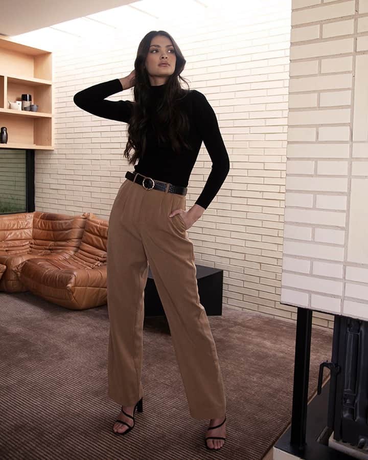 クーカイのインスタグラム：「Un look casual avec le pull Lola et le pantalon Hortense.  #kookai #fashion #ah2020」
