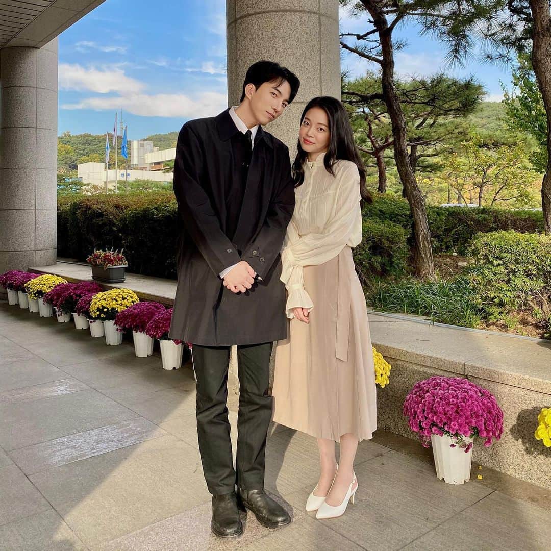 のインスタグラム：「사랑하면,조례   3화가 나왔네요 ✌️  https://youtu.be/VCyh9z1Cdhs」