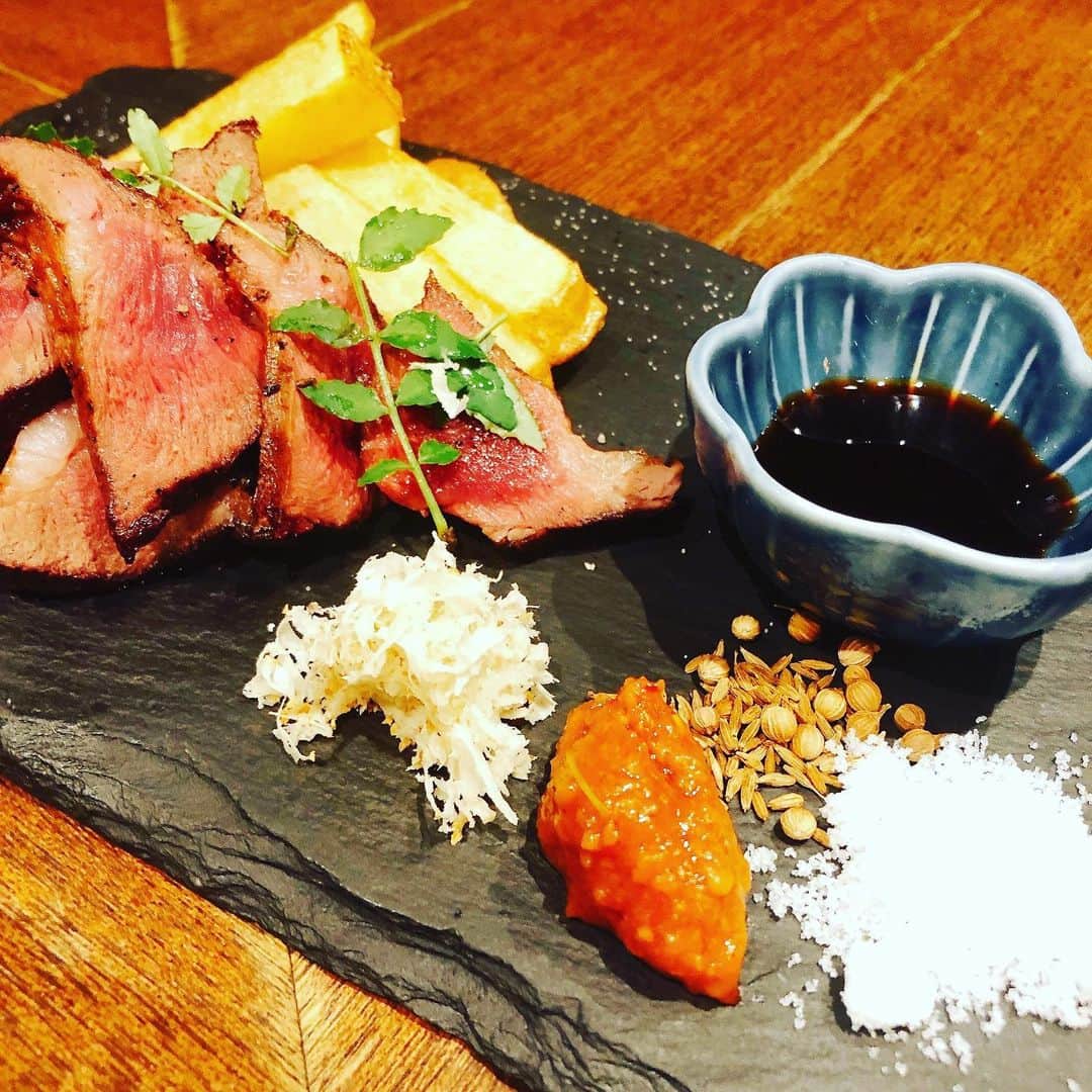 新宿寅箱さんのインスタグラム写真 - (新宿寅箱Instagram)「新鮮な鰻の肝入荷です！  サッと茹でて【肝わさ】【煮付け】で楽しんでください〜♪  鰻、ジビエも絶好調！  今日もお待ちしてますね！  #新宿 #新宿グルメ #鰻の肝 #煮付け #肝わさ #鰻 #鰻重 #ジビエ #ジビエ料理 #猪 #鹿」11月22日 14時57分 - torabako519