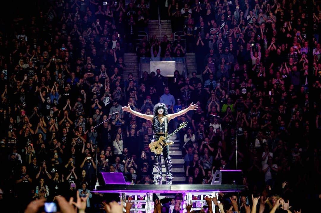 KISSさんのインスタグラム写真 - (KISSInstagram)「#KISSARMY! We didn’t forget our anniversary, we’re just celebrating a bit later this year. #KISS2020Goodbye is all about bringing back the music and the #KISS experience to you. #KISSonline #kissband #kissbandfans #kissbandforever #KISSARMY #kissnation #2020 #NYE #bringmusicback #atlantisdubai #newyearseve」11月22日 15時00分 - kissonline