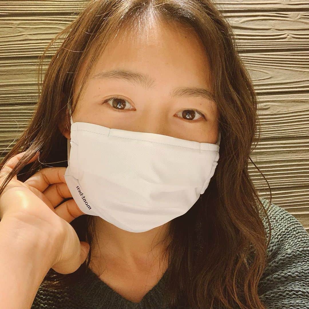 のインスタグラム：「#モンベル から「 #ウィックロンポケマスク 」﻿ を送っていただきました！﻿ 洗って繰り返し使えるマスクで、﻿ 運動中も呼吸がしやすいので重宝してます😷﻿ ﻿ I've got a washable face mask from #montbell ! you can breath easier even when you are exercising hard. thank you! ﻿ ﻿ ﻿ #montbell #facemask #beatcovid19 #モンベル #ウィックロンポケマスク #マスク」