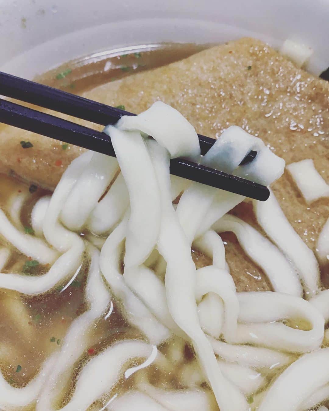 越中睦士さんのインスタグラム写真 - (越中睦士Instagram)「8分待つなら 普通のうどん食べます って思った笑 食感  #どん兵衛　#うどん #8分」11月22日 15時30分 - makotokoshinaka