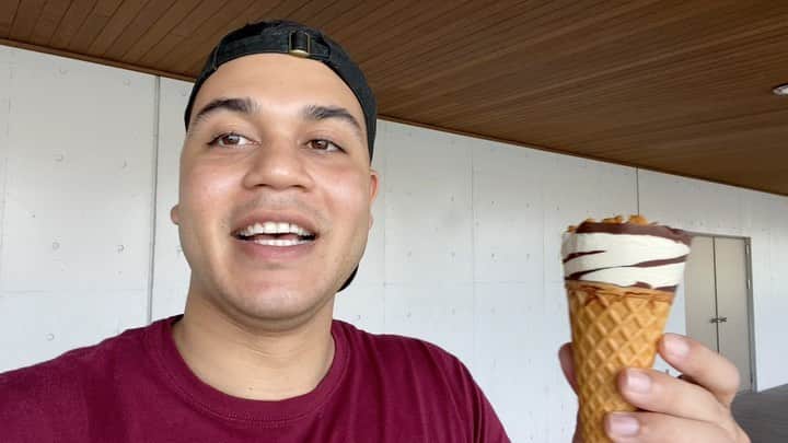 クリス（ありんくりん）のインスタグラム：「コンビニで働いてる皆様にお願い… アイス好き共感するかな？ #クリスでーす #アイス食えよ」