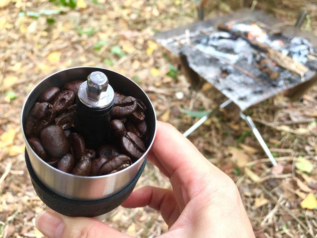 六車奈々さんのインスタグラム写真 - (六車奈々Instagram)「山で飲むコーヒー。  美味しすぎる。  #山でコーヒー #美味しい #キャンプ好き」11月22日 15時28分 - nanarokusha
