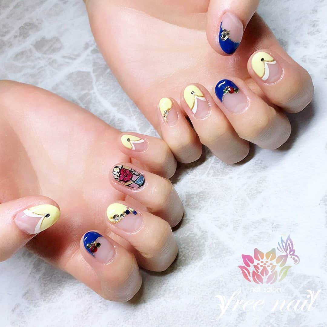 ネイルアーティストRYさんのインスタグラム写真 - (ネイルアーティストRYInstagram)「. Beauty and the Beast ネイル💅🏻🌹 . ベルカラー👩🏻‍🎨🌹💙💛 . #ネイリスト #ネイルアーティスト #ネイルアート #ネイルチェンジ #ネイルサロン #大阪ネイルサロン #ネイルスクール #ネイル動画 #ジェルネイル #ネイルデザイン #美女と野獣ネイル #ステンドグラスネイル #ベルネイル #ディズニーネイル #ブルーネイル #イエローネイル #デザインネイル #トレンドネイル #シンプルネイル #大人ネイル #ショートネイル #秋冬ネイル #winternails #美甲 #日式美甲 #日式美甲胶 #日本美甲师 #日本美甲老师 #美甲上课 #日本胶」11月22日 15時28分 - nail_artist_rm