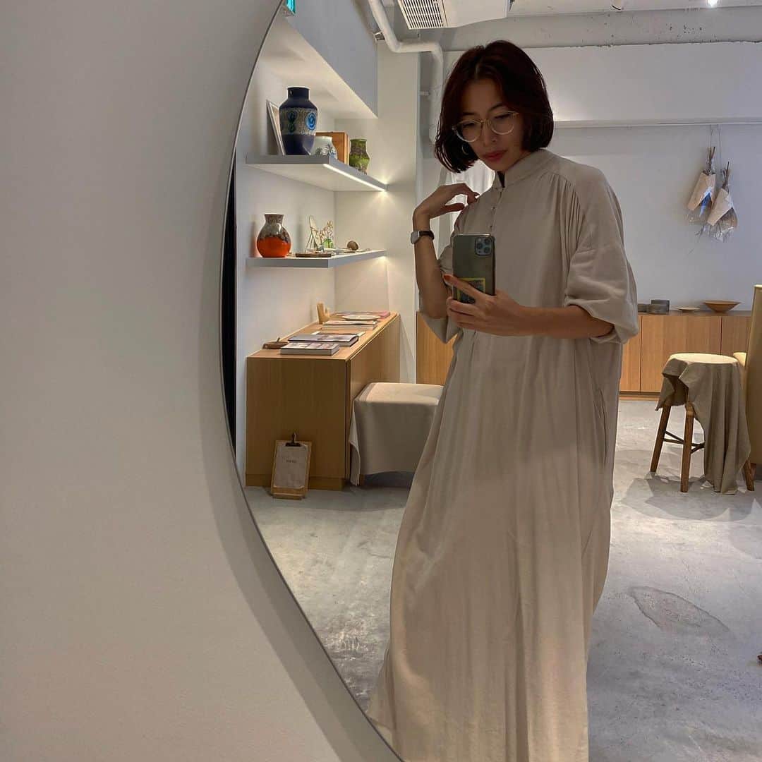 水野里砂のインスタグラム：「いつかの🌾 くるみボタンが可愛いワンピース🥜」