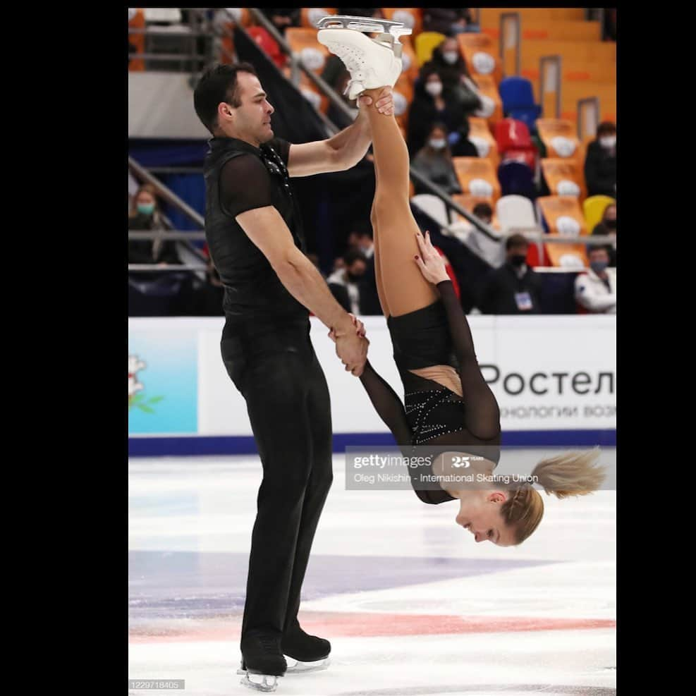 ユリア・シェチニンのインスタグラム：「It felt amazing to finally open this unusual season while the whole world is turned upside down 🤍 • •Senior Grand Prix debut✅ •International Personal best✅ •Lots and lots of work ahead💪 • Huge thanks to @isufigureskating and the Russian Skating federation for holding this great event. No feeling comes close to performing in front of a crowd♥️ • Thank you @mark_magyar0428 for going trough this unusual and challenging season preparation togheter💥」