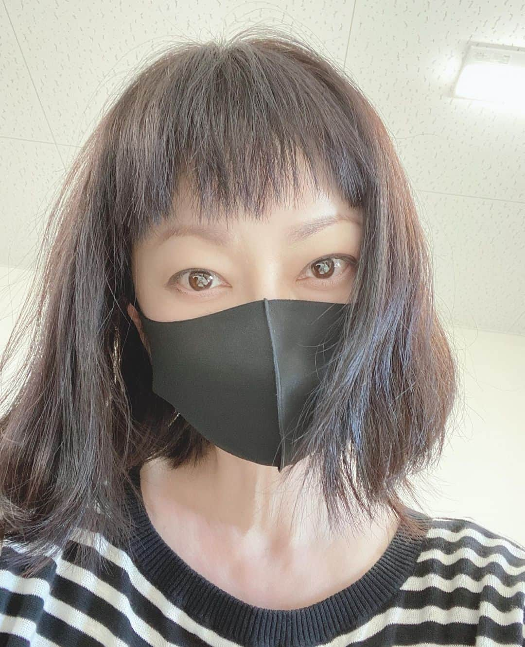 遠山景織子さんのインスタグラム写真 - (遠山景織子Instagram)「今日は作品の衣装合わせでした。強風がすごくて髪ボサボサ笑。今日も暑いくらいのお天気ですね。厚手のコートまだ早かったな。手に持ちながら、てくてくと歩く。。重たいな。 よくあることですね〜アハ #衣装合わせ  #本番楽しみ  #暑がり  #嬉しい再会  #遠山景織子さんのビネガー人参」11月22日 15時50分 - kyooko.9.tooyama