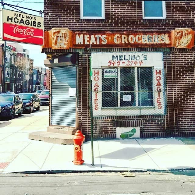 クエストラブさんのインスタグラム写真 - (クエストラブInstagram)「Oh Philadelphia. We are gonna say goodbye to an institution. They may know us for some things: our unruly ways at sports events, our music legacy, our potholes & our absolute disregard for parking our vehicles.  But our relationship with food is some other other: most Philadelphians got their top 10 Cheesesteak jawns, maybe a fav 5 scrapple spots or “woderice” spots...but when it comes to hoagies? Maaaaaaaaaannn this might be fighting words but—-for me at least— there was one true institution & king. Up until 2011, unless I was outvoted, or it was past hours, or maybe the promotor thought he could pull a fast one on me? I only chose one hoagie god. My dad & I had our hoagie treat ritual by going to the spot HE been going to as a teen in the 50s: #MelinosHoagies. I was 8. This is where I learned most Philly sandwiches are purchased between 8am-2pm (if you’re lucky). See, the store closes when you run out of bread from @AmorosoBaking. There is NO other substitute. So you might have to wait about 30 mins for them to hook your jawn up (back in the 80s? It was more like 45 mins) they got some shine when @Oprah flew some out to Chicago to feed her guests in the 80s) these hoagies were a work of art.  I went from 6 hoagies a month to like 1 hoagie a year. But MAN this was the guiltiest of all guilty pleasures.  All my life #MarkMelinos has made my hoagies from his 15th & Ellsworth family corner store (w the exception of chips/soda/beanpies they sold NOTHING ELSE. I might double down on the and say what Jiro was to sushi, Melinos was to hoagies (again my opinion, my post: I’ve had other awesome hoagies but for 40+ yrs I was dedicated to ONE spot)   Thank You Mark for your dedication to the culinary culture of Philadelphia. RIP」11月22日 15時54分 - questlove