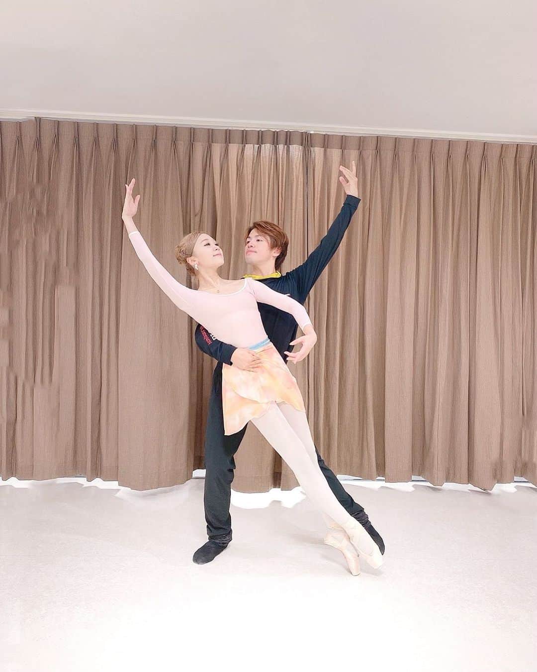 のインスタグラム：「🩰  2021年1月23日土曜日 CHERIE BALLET SCHOOL シェリバレエスクール 第5回発表会 クレオ大阪中央にて出演させて頂きます。🩰🌹♡  三船元維さんと眠れる森の美女の グランパドドゥを踊ります。 久しぶりすぎるグランにもう頭が パンク状態ですが 本番に向けてしっかり頑張ります。😤🔥  毎日感謝感謝頑張ろう頑張ろうの日々です。  関西にお住まいの方、 お時間合えば是非☺️♡♡」