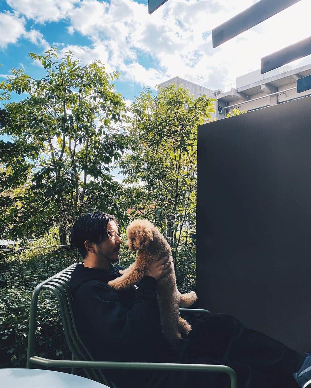 小塚源太のインスタグラム：「🐶friendly hotel そこはさすがの @acehotelkyoto  新風館の全施設や街全体、はたまた日本全国がそうであったらなお良いのにな。とにかく快適ステイでした🙏🏽 #dogfriendly #acehotel #Kyoto」