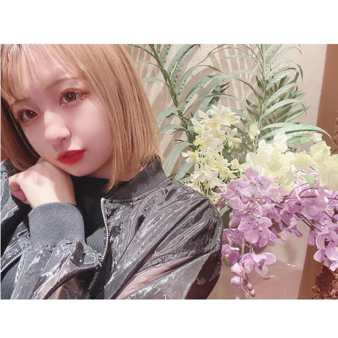 深野ひなのインスタグラム：「イベントありがとうございました🙇🏼‍♀️  明日もあるのでぜひ見てください！！  めっちゃ映えそうな場所があったからパシャリした📸」