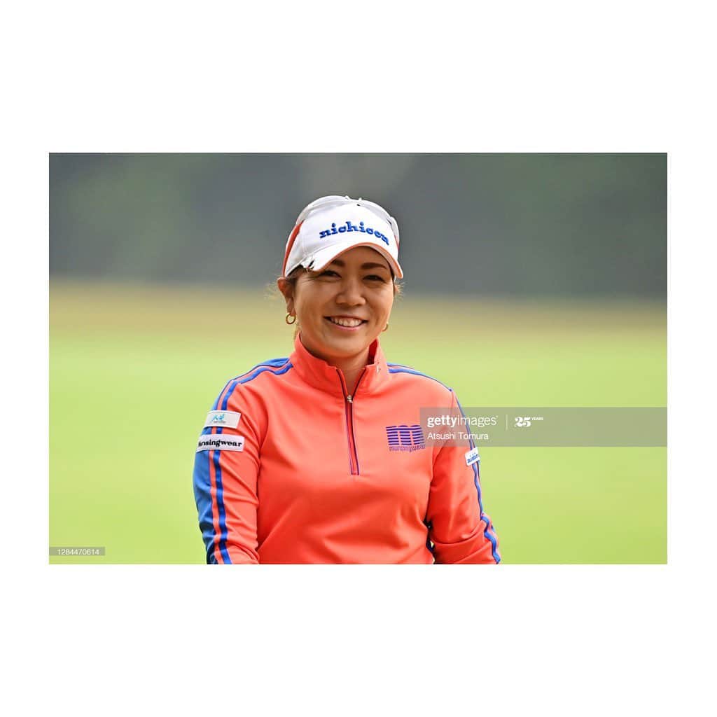 宮里美香のインスタグラム：「*** 今週が私にとって、今年最後のラウンドでした！ 最終日に5バーディー、ノーボギーFinishはとても嬉しいです！！ 残念ながら、来週のリコーカップには出場することは出来ませんが… でも、今年最後のラウンドは良い締めくくりが出来ました！！🥳 . . 2020年はコロナウィルスの影響で、イレギュラーのシーズンになってしまいました。とても大変な状況の中で、試合を開催して下さった主催者の皆様、大会関係者の方々には感謝の気持ちでいっぱいです。無観客試合で、会場でファンの皆様に会えなかったのがとても残念でしたが、SNSを通しての応援メッセージは心強かったです！ありがとうございました😊来年は、会場で皆さんに会えるといいな。その日を楽しみにしています！ . 最後に、、、  ニチコン 様 デサント 様 (@munsingwear_jp ) ユナイテッド航空 様  @briefing_official 様 @oakleyjapan 様 @override_official 様 @hakkocargroup 様 @nikegolf 様 . スポンサー各社の皆様、 今年もサポートして頂き本当にありがとうございました✨ .」